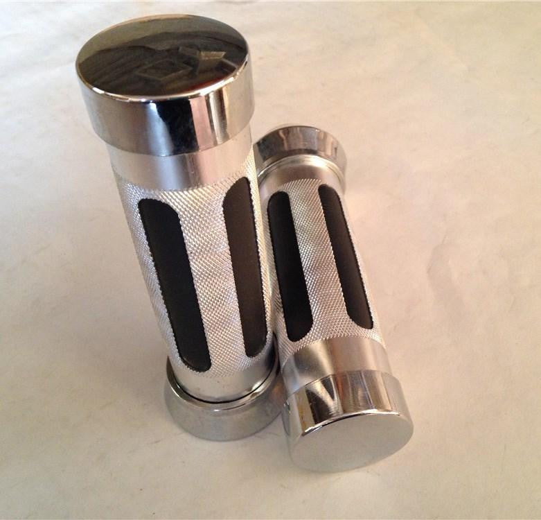 Hand Grips Silver Black ATV QUAD YAMAHA KAWASAKI POLARIS SEADOO WATERCRAFT BOMBARDIER JET SKI HONDA ATV FOREMAN RECON RINCON Kawasaki Brute Force Prairie YAMAHA BRUIN GRIZZLY KODIAK(7/8" BOTH SIDE)