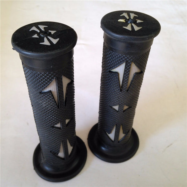 Universal ATVs & PWC Rubber Comfort Grips- Black & GRAY QUAD YAMAHA KAWASAKI POLARIS SEADOO BOMBARDIER JET SKI HONDA FOREMAN RECON RINCON Brute Force Prairie BRUIN GRIZZLY KODIAK(7/8" BOTH SIDE)