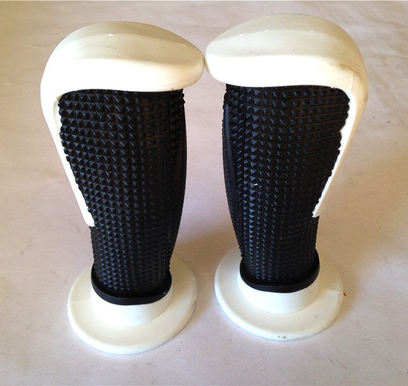 Sport Bike Motorcycle H Grips BLACK  White MOTORCYCLE APRILLA BMW DUCATI TRIUMPH KAWASAKI SUZUKI Polaris Suzuki Yamaha Dirt Bike Offroad KTM DIRT BIKE(7/8" LEFT 1" RIGHT)