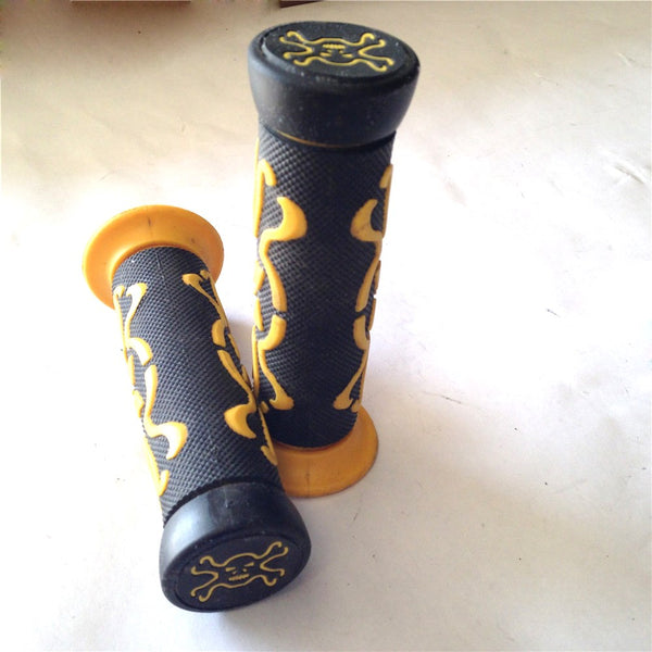 Skull Grips YELLOW QUAD YAMAHA KAWASAKI POLARIS SEADOO WATERCRAFT BOMBARDIER JET SKI HONDA  FOREMAN RECON RINCON Brute Force Prairie ATV BRUIN GRIZZLY KODIAK(7/8" BOTH SIDE)